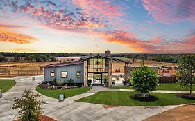 Longneck Manor